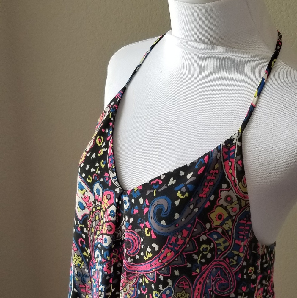 T-Strap Patterned Tank Top - Picture 4 of 5